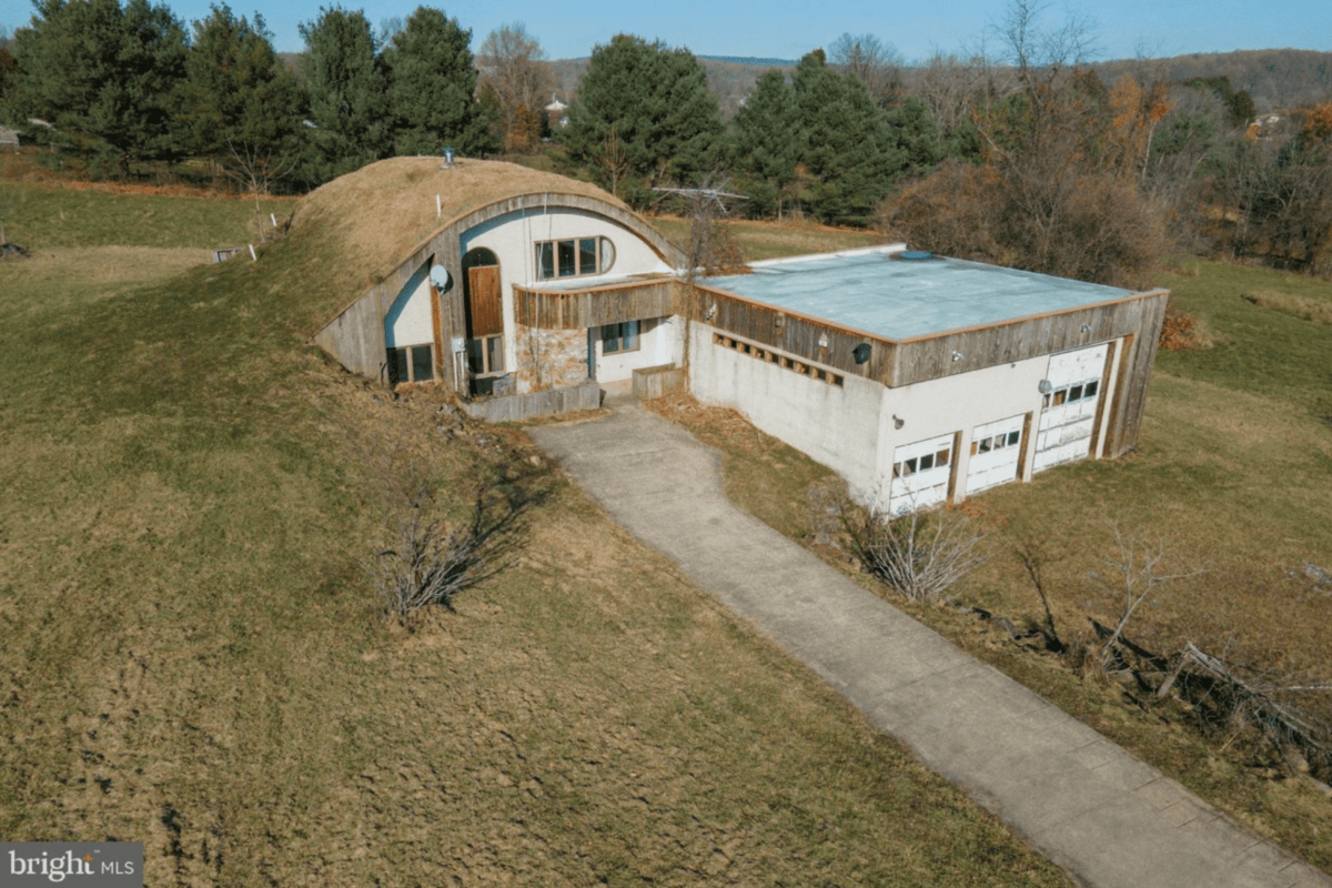 A closer look at the "hobbit house" with grass roof and arched walls